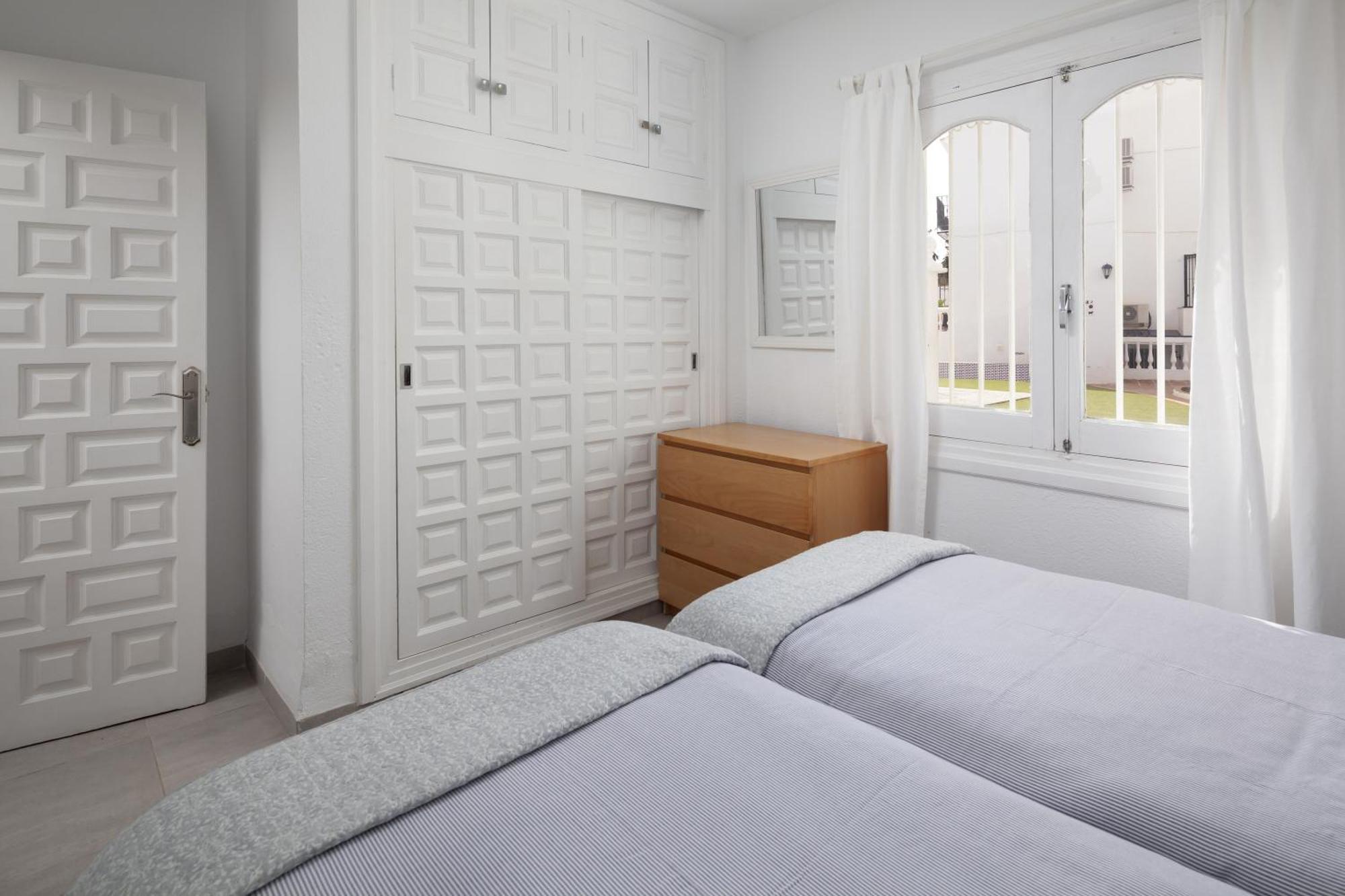Bright Spacious 1 Bed Apartment Нерха Экстерьер фото