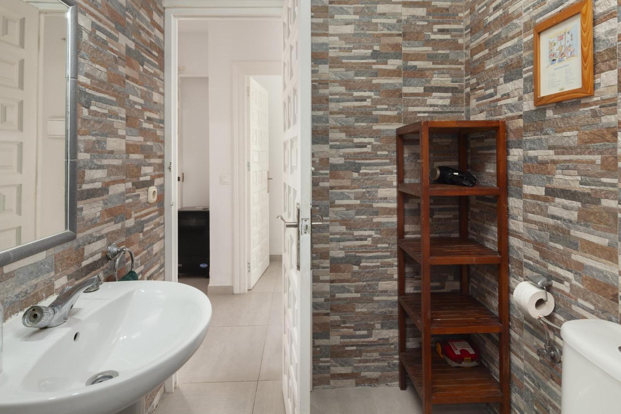 Bright Spacious 1 Bed Apartment Нерха Экстерьер фото