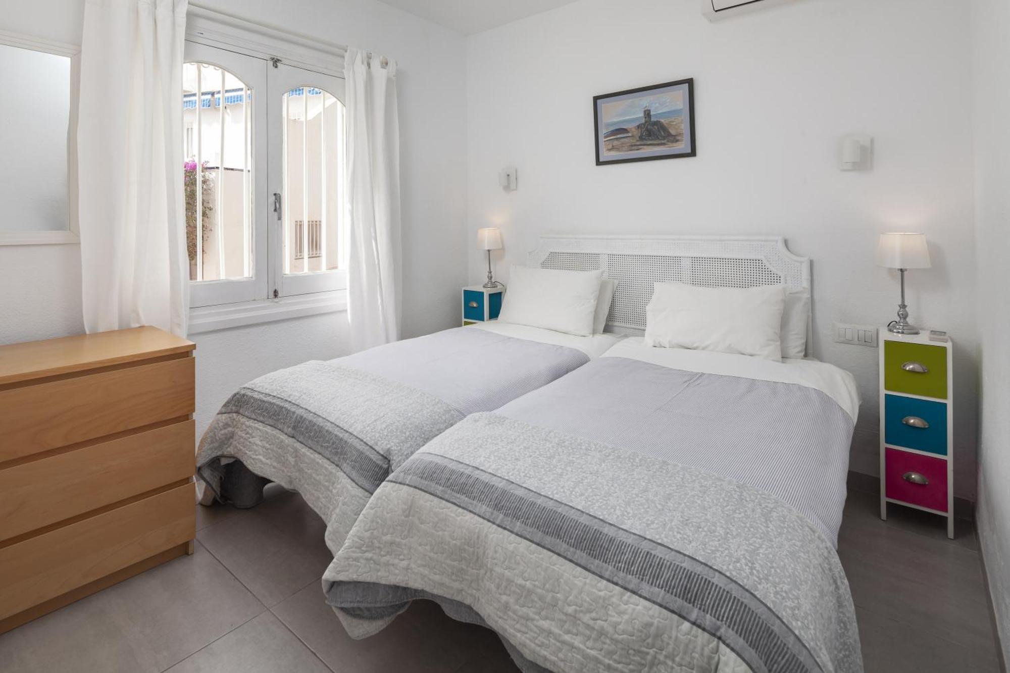 Bright Spacious 1 Bed Apartment Нерха Экстерьер фото